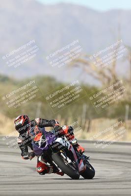 media/Dec-01-2025-Moto Forza (Mon) [[2daa91e15f]]/1-Advanced Group/Session 3 (Turn 3)/